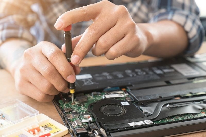 est Service for Laptop Repair